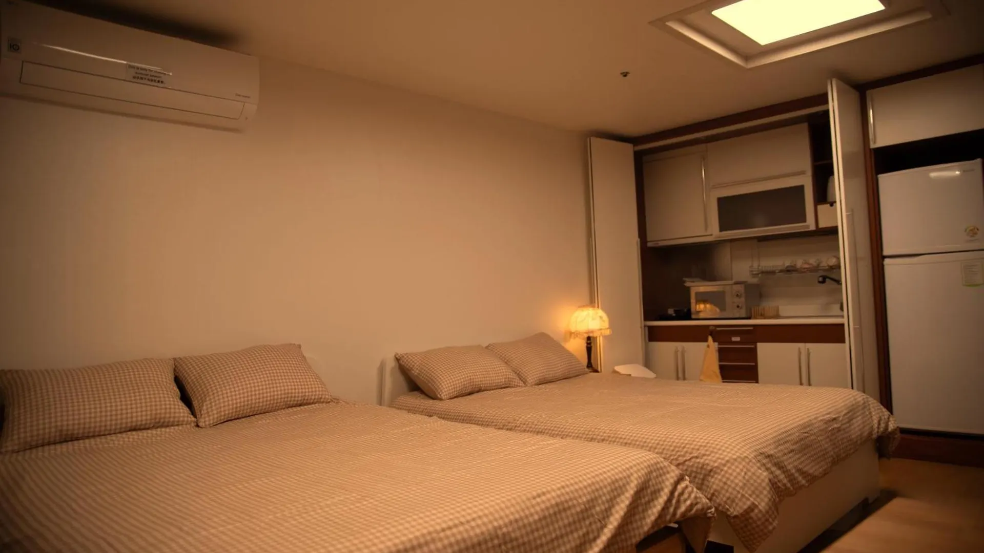 Hongdae Loading Room Seoul