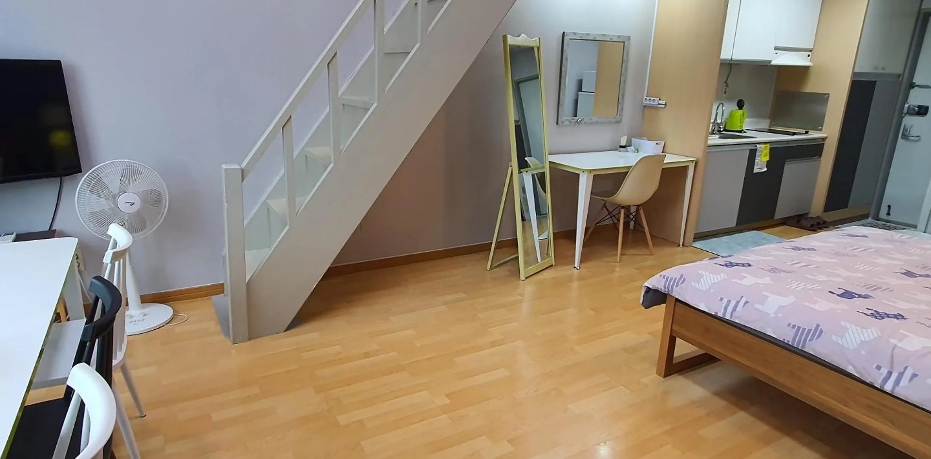 Hongdae Loading Room Seoul 0*,