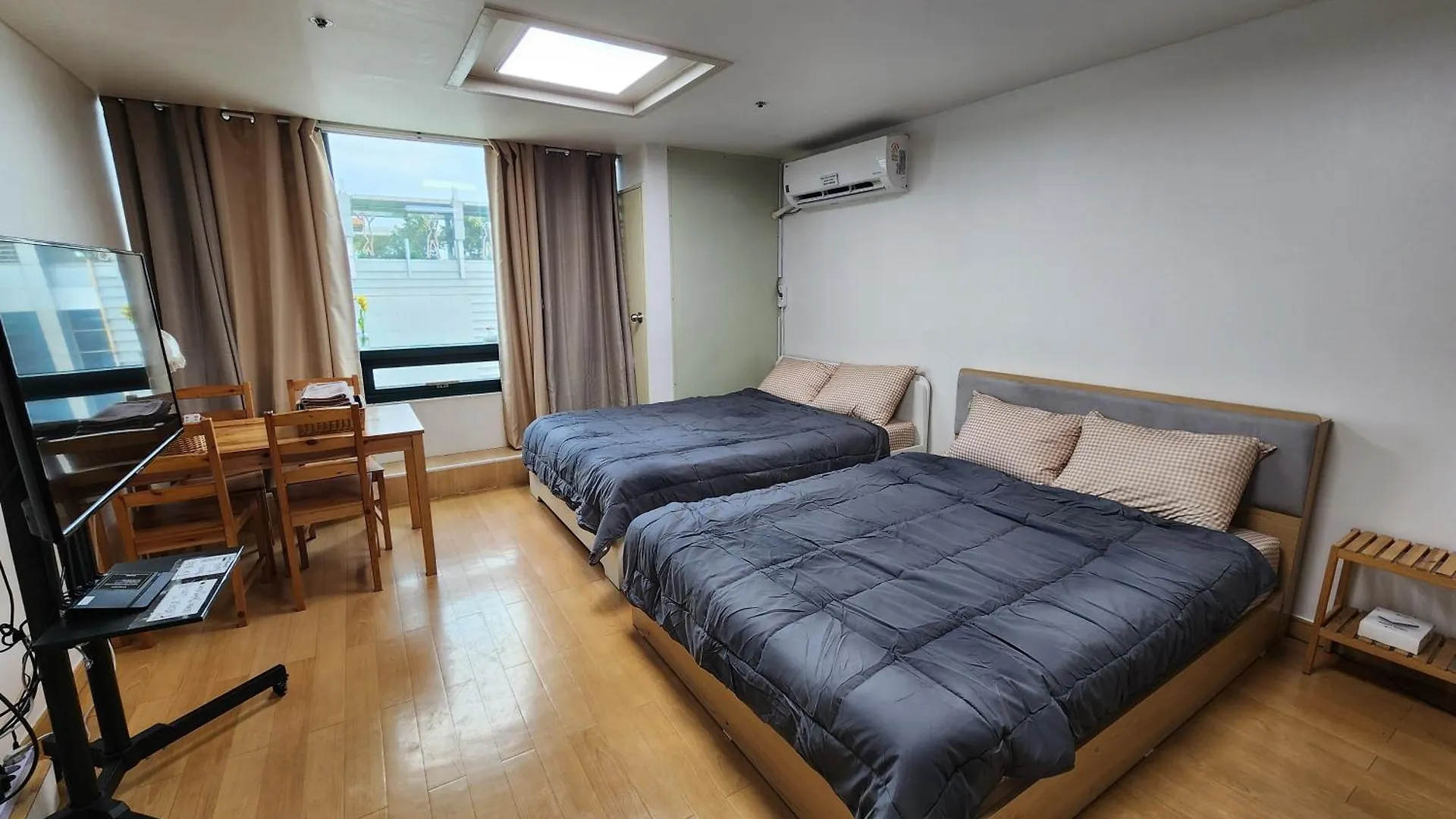 Hongdae Loading Room Seoul